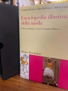 ENCICLOPEDIA ILLUSTRATA DELLA MODA