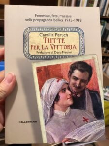 TUTTE PER LA VITTORIA- FEMMINE, FATE, MASSAIE NELLA PROPAGANDA BELLICA … | Immagine principale