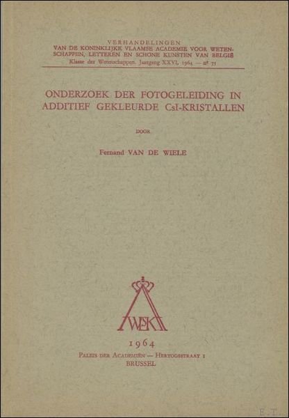 Onderzoek der fotogeleiding in additief gekleurde CsI-kristallen.