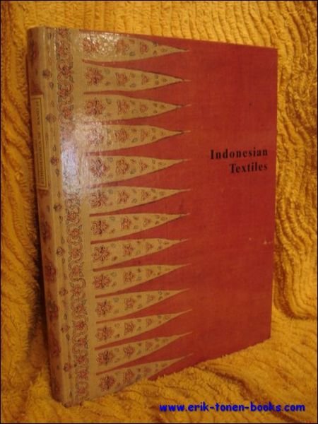 Indonesian Textiles. Symposium 1985. With a supplement by Brigitte Khan …