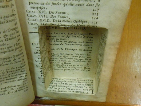 LIBRO CON SEGRETO E CARILLON - VOLUME DEL 1742