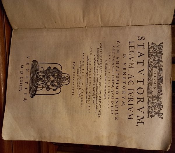 Volumen Statutorum, legum ac iurium D.Venetorum, cum amplissimo indice omnium …