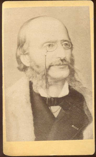 Fotografia formato cabinet raffigurante il musicista Jacob Offenbach. 1880 circa.