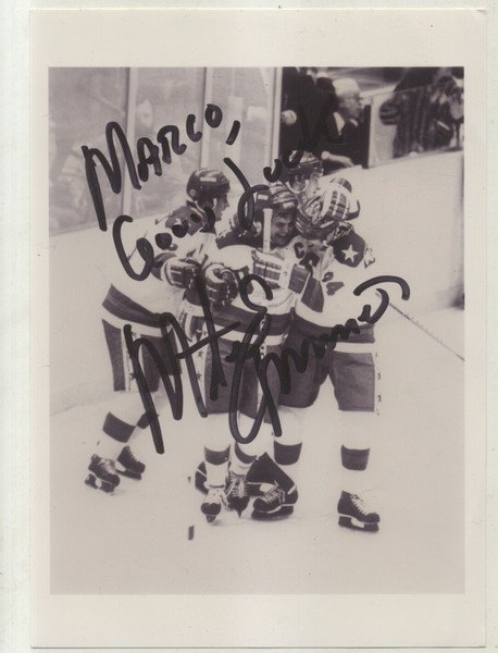 Fototipia con firma autografa del giocatore statunitense di hockey su …