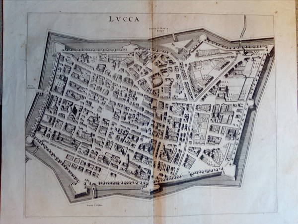 LUCCA. Pianta assonometrica della città, tratta da "Illustriorum Italiae Urbium …