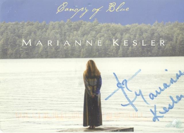 Fotografia con firma autografa della musicista e cantante Marianne Kesler.