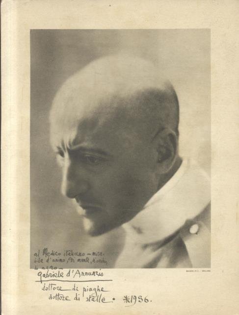 Fototipia a stampa raffigurante Gabriele D'Annunzio, con dedica "Al medico …