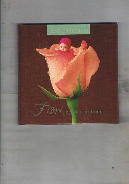 Fiori, petali e profumi. Immagini di Anne Geddes.