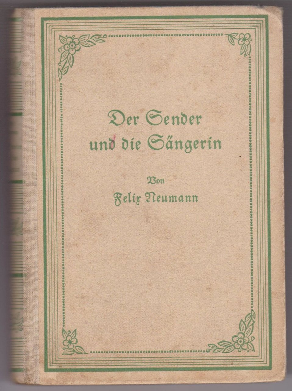 Der Sender und die Sängerin.