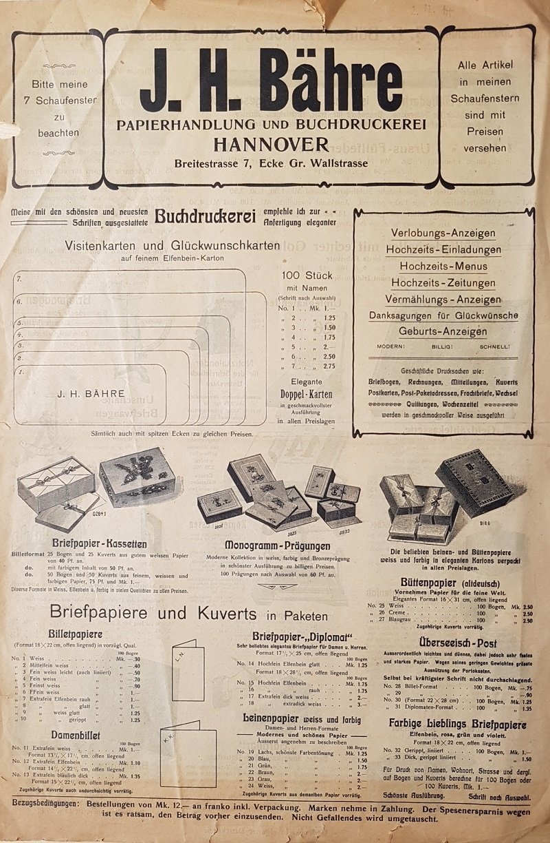 Historische Werbung im Großformat für das Warenangebot der Firma.