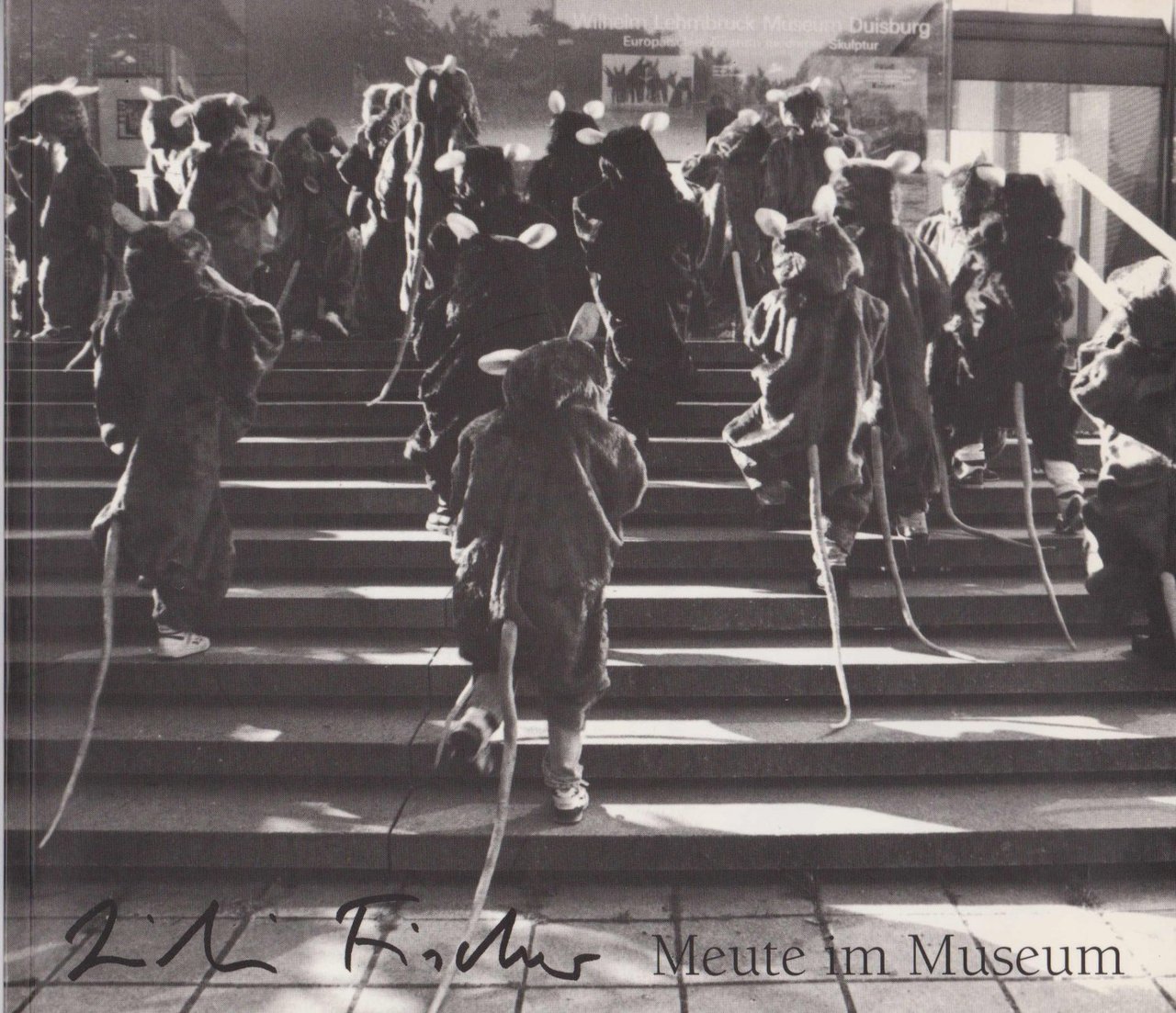 Meute im Museum. (Widmung!)
