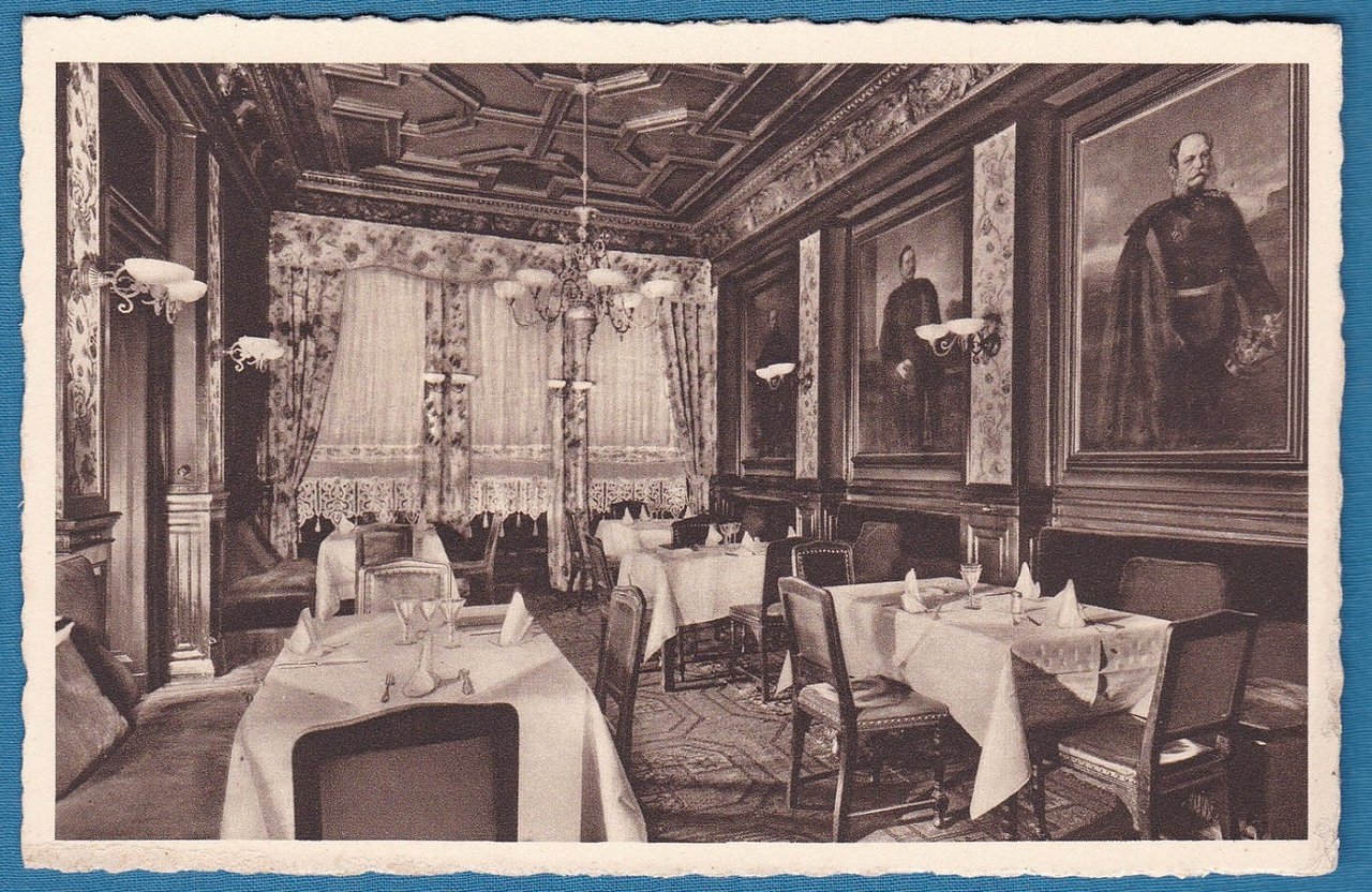 Original-Postkarte mit fotografischer Ansicht eines Innenraums der Weinstuben Julius Ewest …