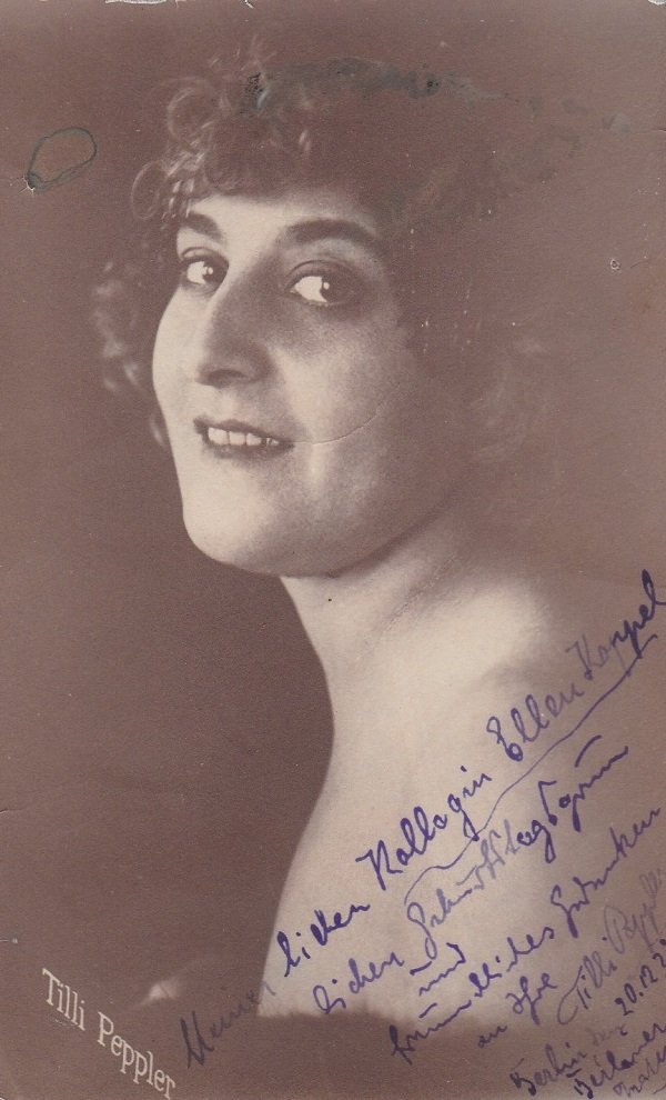 Tilli Peppler. Porträtkarte.