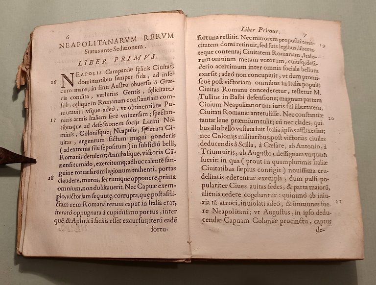 Dissidentis desciscentis receptaeque Neapolis libri VI.