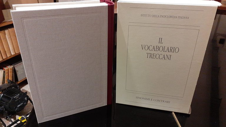 Il vocabolario Treccani - Sinonimi e contrari