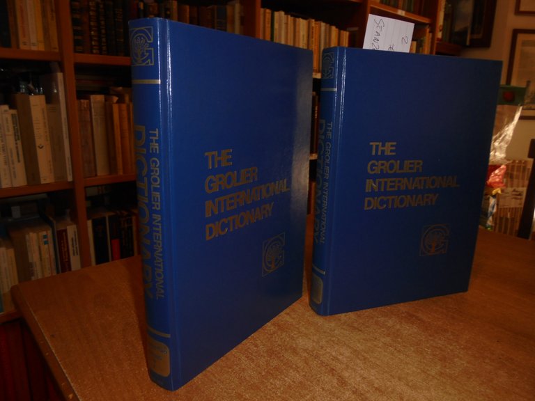 AA. VV. The GROLIER International Dictionary 1981