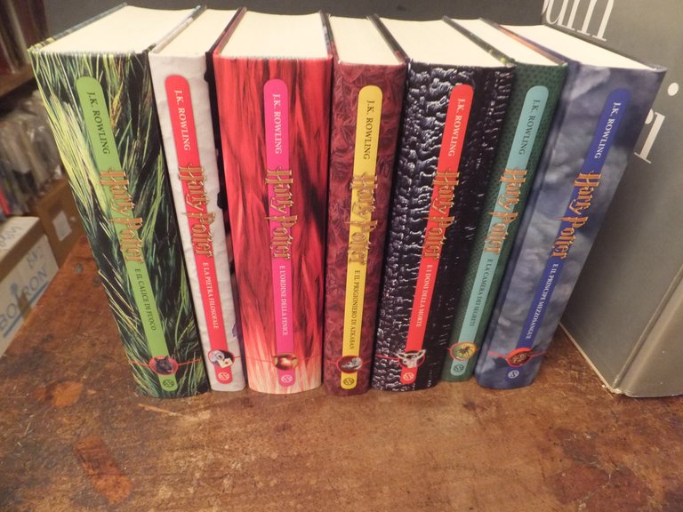 HARRY POTTER - E L'ORDINE DELLA FENICE --  E IL CALICE DI FUOCO -- E LA PIETRA FILOSOFALE -- E LA CAMERA DEI SEGRETI -- E IL PRINCIPE MEZZOSANGUE -- E I DONI DELLA MORTE -- E IL PRIGIONIERO DI AZKABAN -- 7 VOLUMI