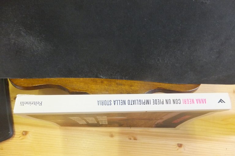 CON UN PIEDE IMPIGLIATO NELLA STORIA