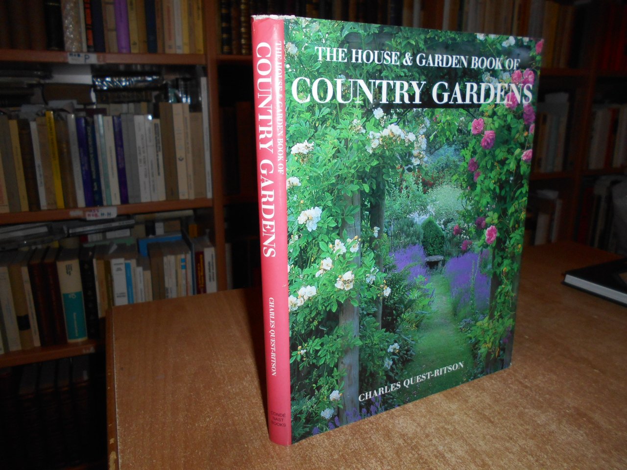 The House And Garden Book Of Country Gardens. di Charles …