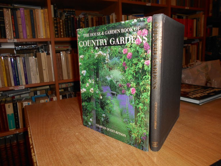 The House And Garden Book Of Country Gardens. di Charles …