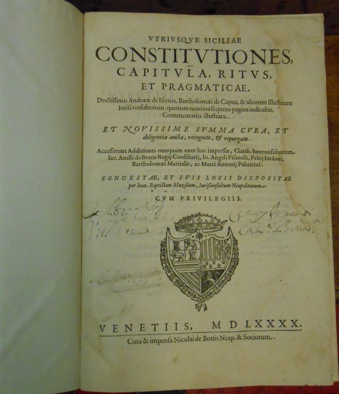 UTRIUSQUE SICILIAE CONSTITUTIONES, CAPITULA, RITUS, ET PRAGMATICAE, DOCTISSIMIS ANDRAEAE DE …