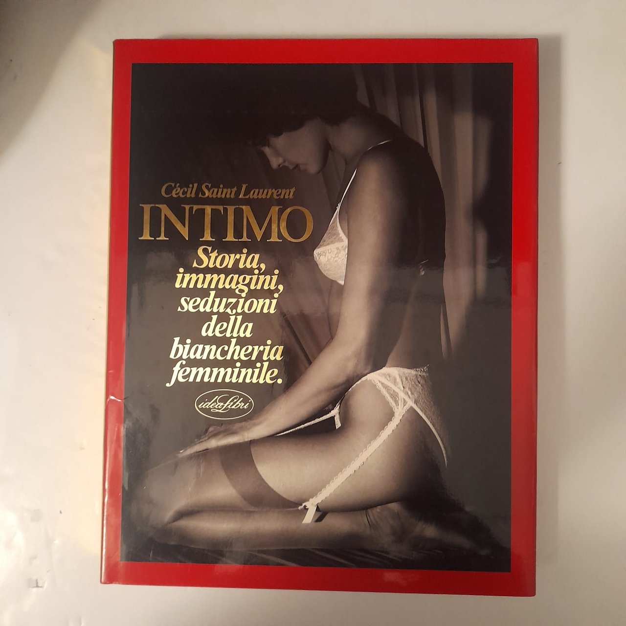 INTIMO storia,immagini,seduzioni della biancheria femminile.