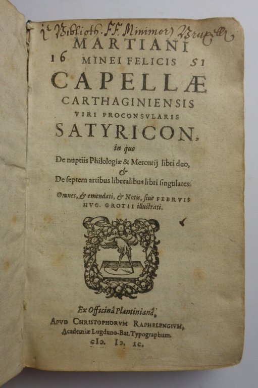 SATYRICON, in quo De nuptiis Philologiae & Mercurij libri duo, & De septem artibus liberalibus libri singulares. Omnes, & emendati, & notis, sive februis Hug. Grotii illustrati-