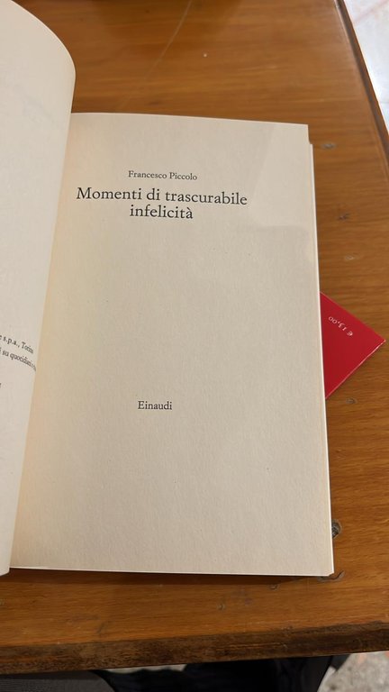 Momenti di trascurabile infelicità