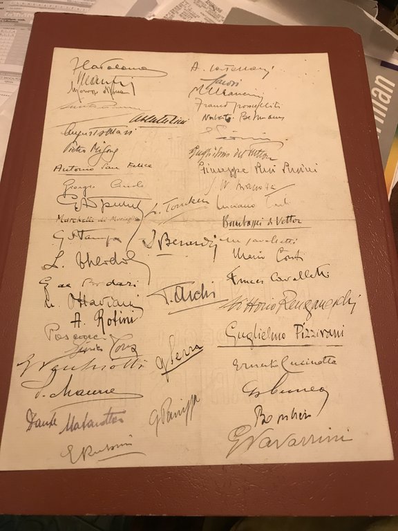 Circa 80 autografi di consoli ed ambasciatori partecipanti alla festa …