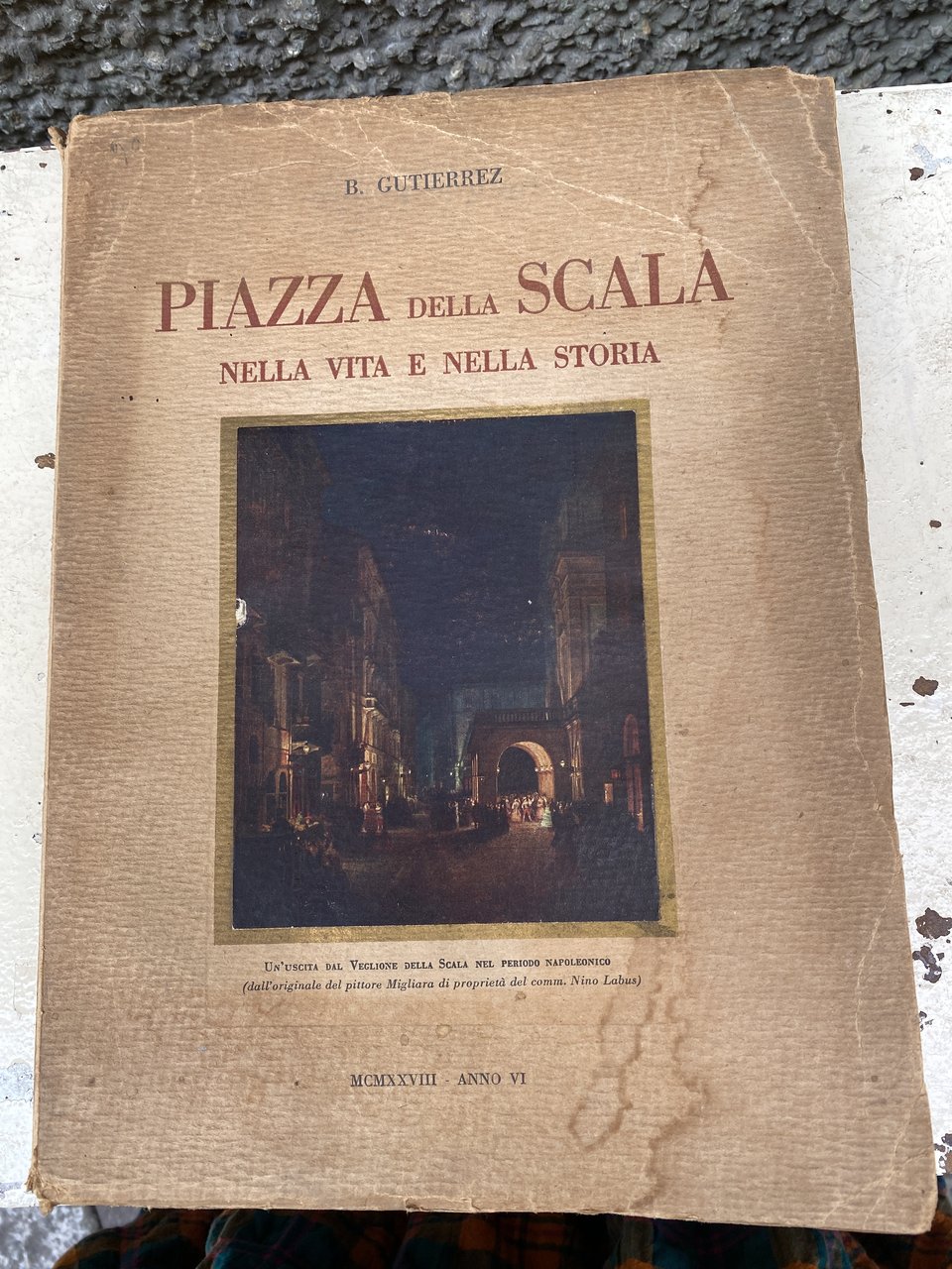 Piazza della scala nella vita e nella storia