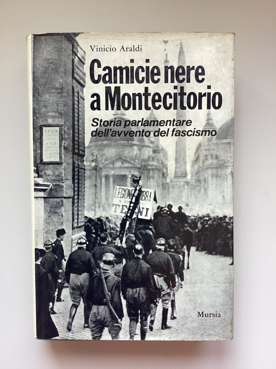 Camice nere a Montecitorio. Storia parlamentare dell'avvento del fascismo